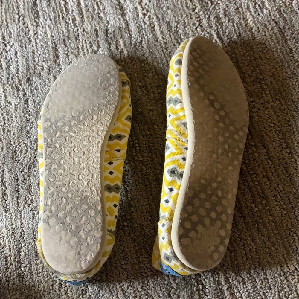 Toms Shoes - Picture 4 of 5